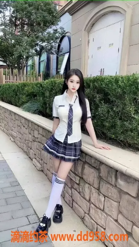 常州楼凤-新北万达公寓橙橙，165cm嫩妹陪浴服务