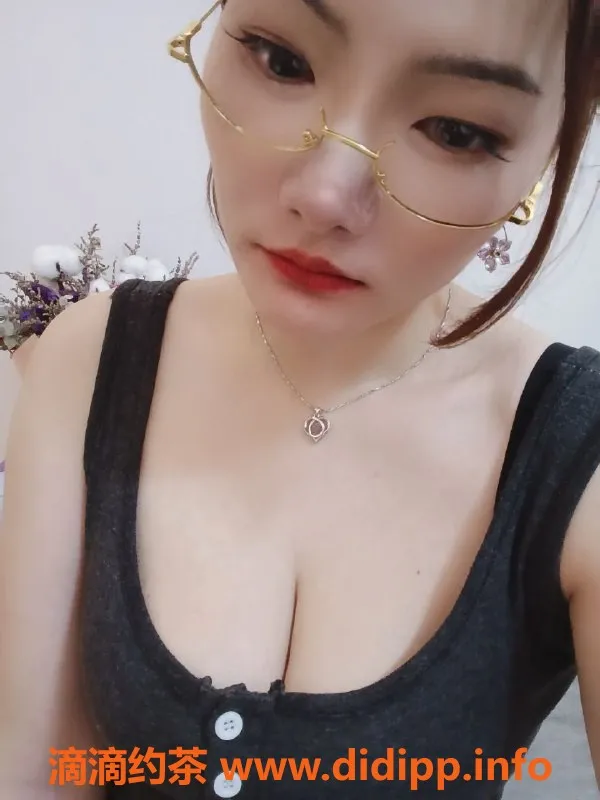 惠州楼凤资源信息,大亚湾大奶秋，160高28岁，纯天然36D美眉