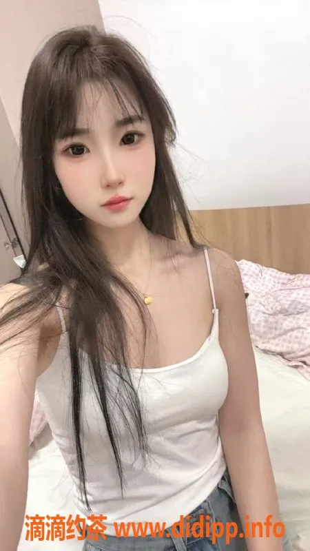 常州楼凤-武进依依，164cm迷人嫩妹，800元陪浴服务