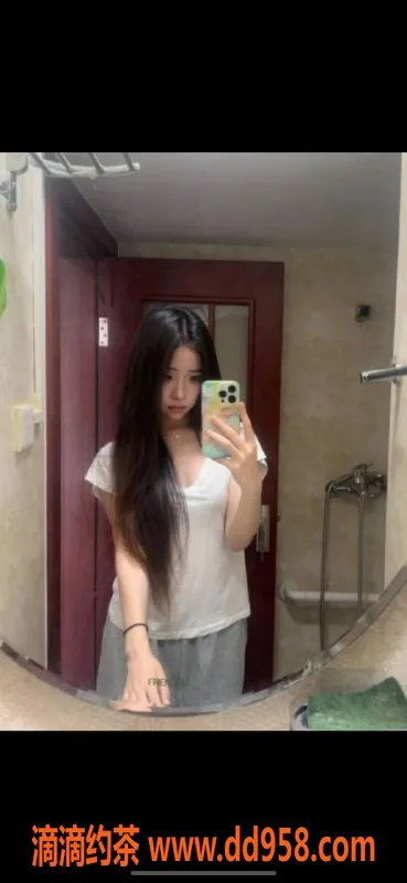 无锡楼凤-锡山区青黛，157cm高颜值丝袜制服女伴陪浴