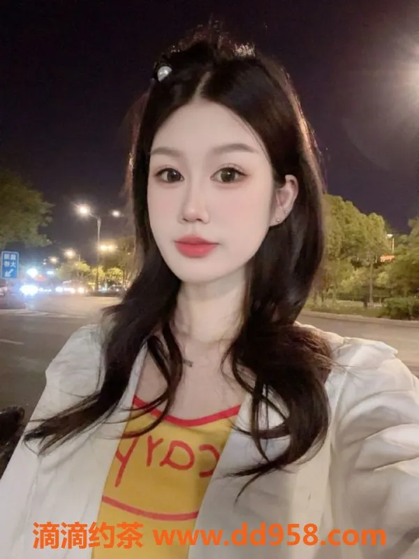 常州楼凤-武进国宾府06嫩妹哔哔，身高164，课费600