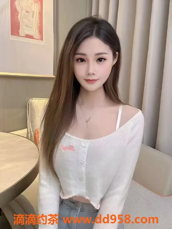 常州楼凤-新北曼哈顿00后大胸女孩，156高D罩杯