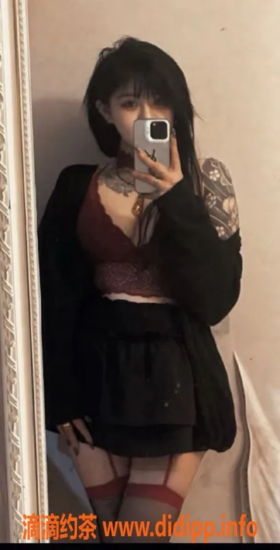 常州楼凤-武进万博广场大奶美女，175cm高，125斤，800元起