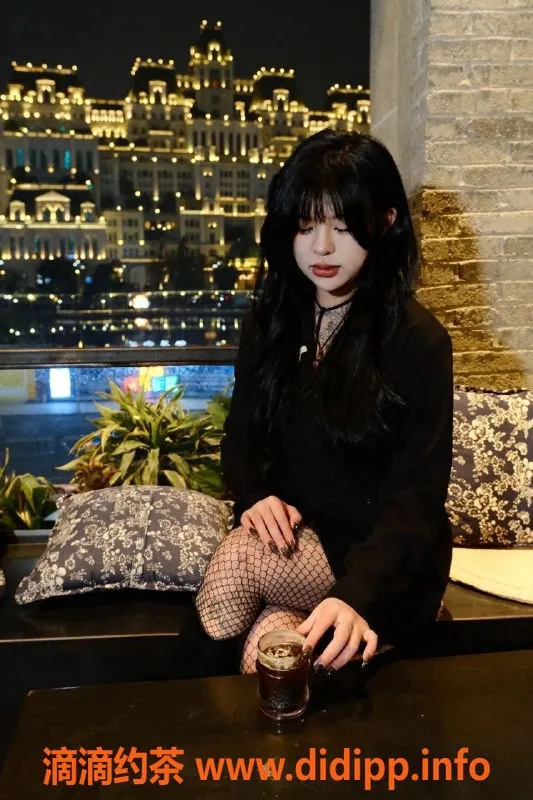 常州楼凤-武进万博广场大奶美女，175cm高，125斤，800元起