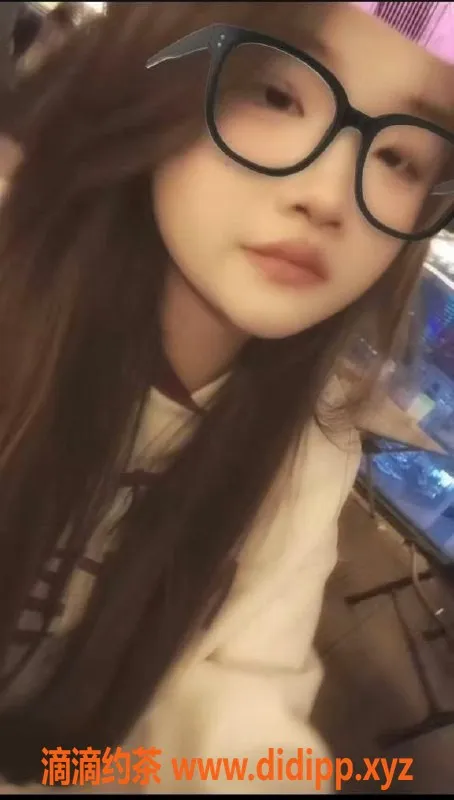 中山楼凤资源信息,江门外海高颜值17岁清纯妹子，快餐350元