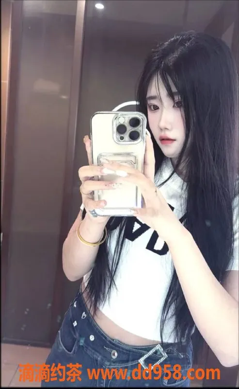 中山楼凤-古镇22岁小女人，36B身材，600元起服务体验