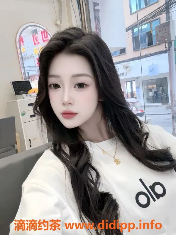 常州楼凤-武进国宾府芽芽，164cm，85斤，800元起