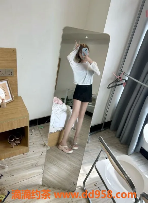 常州楼凤-武进彤彤：07嫩妹，165cm，90斤，800元起