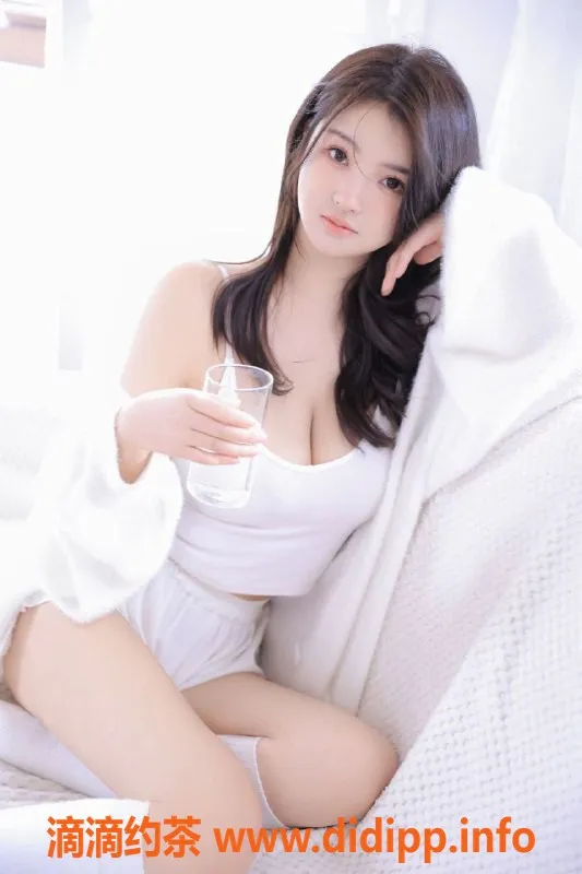 上海楼凤-上海美羊羊，22岁，163娇身，1200茶水费