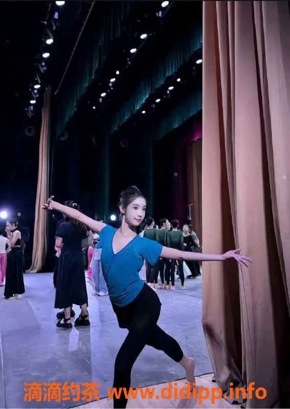 青岛楼凤资源信息,青岛乐乐，市北区兼职洗吹座可享丝袜制服服务