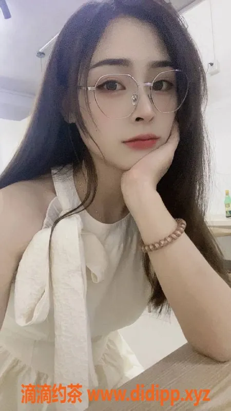 深圳楼凤资源信息,宝安02年小妹，身高163，口活超赞，1200元起