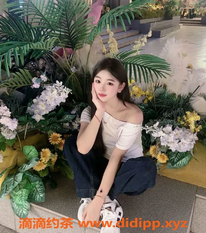 常州楼凤-武进国宾府嫩妹琳琳，165高90重，陪浴服务