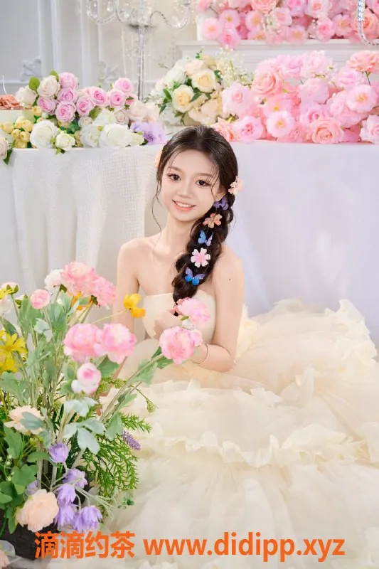 中山楼凤-石岐小艺，18岁，B罩杯，800元起服务