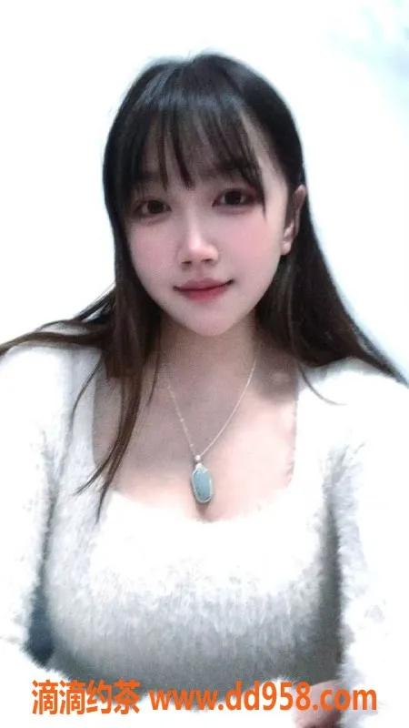 中山楼凤-古镇小布丁，22岁C罩杯，800元起服务