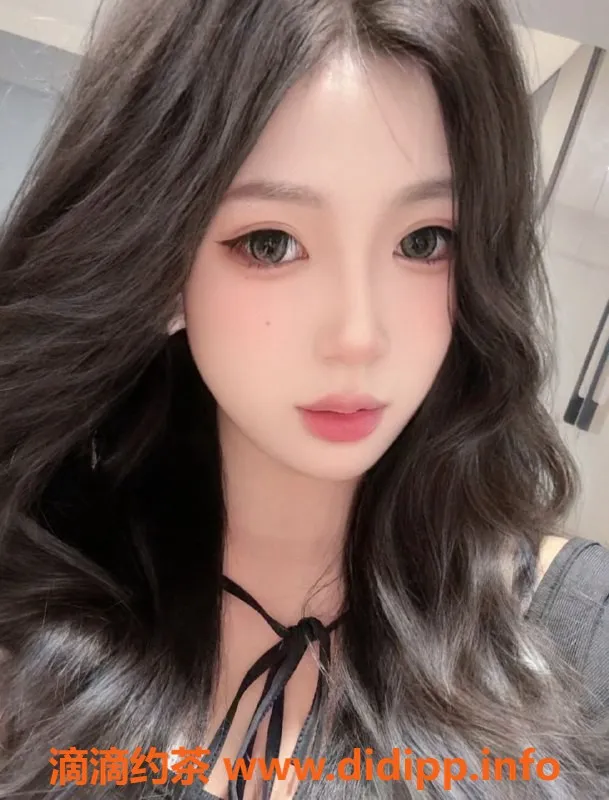 常州楼凤-武进万达小娜，165高B罩杯18岁嫩妹，超值服务等你体验