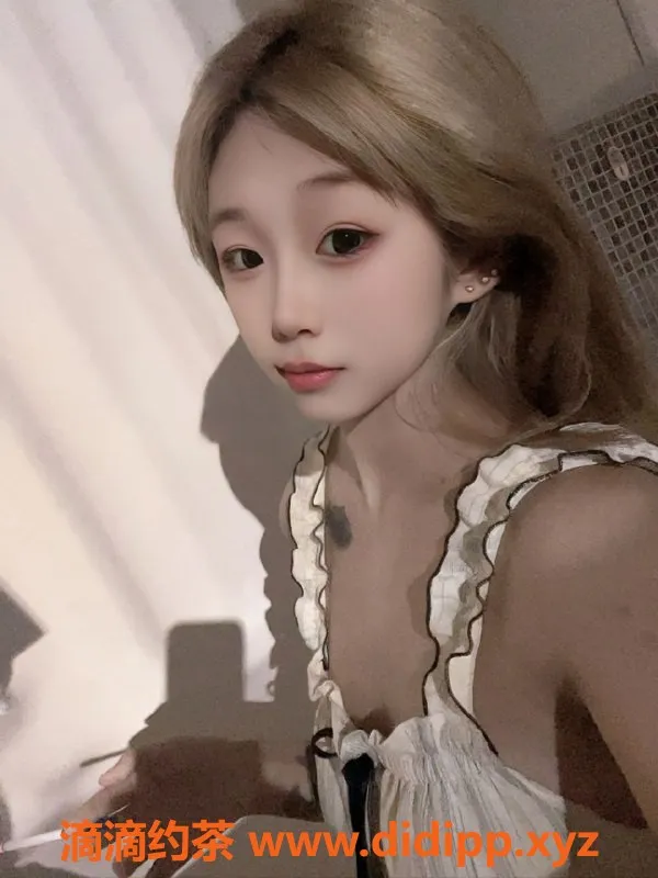 常州楼凤-新北彤彤，165cm，18岁嫩妹，陪浴服务等你来享受