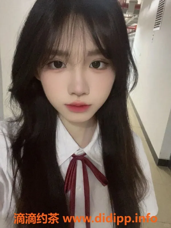 常州楼凤-武进学生妹温雅，158cm，18岁，800元起