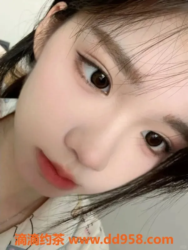 常州楼凤-武进学生妹温雅，158cm，18岁，800元起