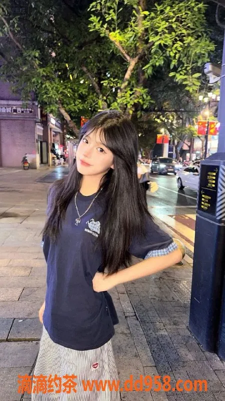 常州楼凤-武进学生妹温雅，158cm，18岁，800元起