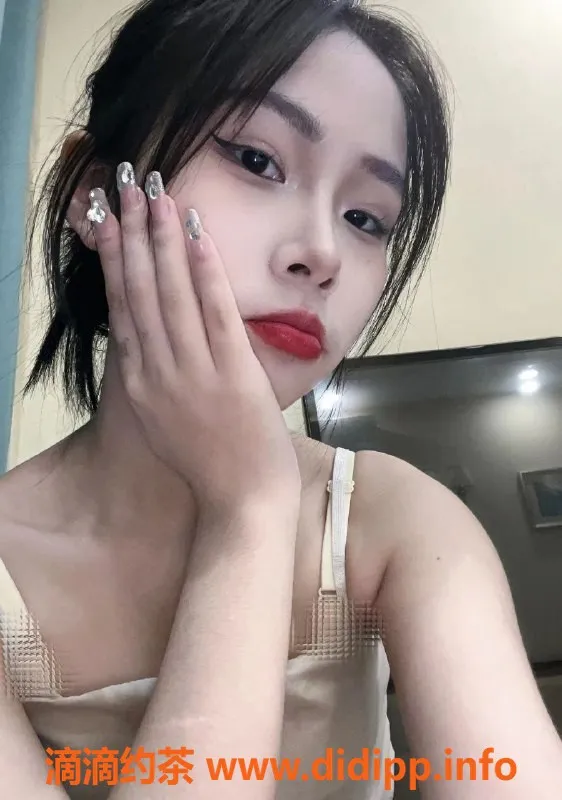 成都楼凤-成华区嫩幼妹晨晨 158高 B罩杯 经验生涩