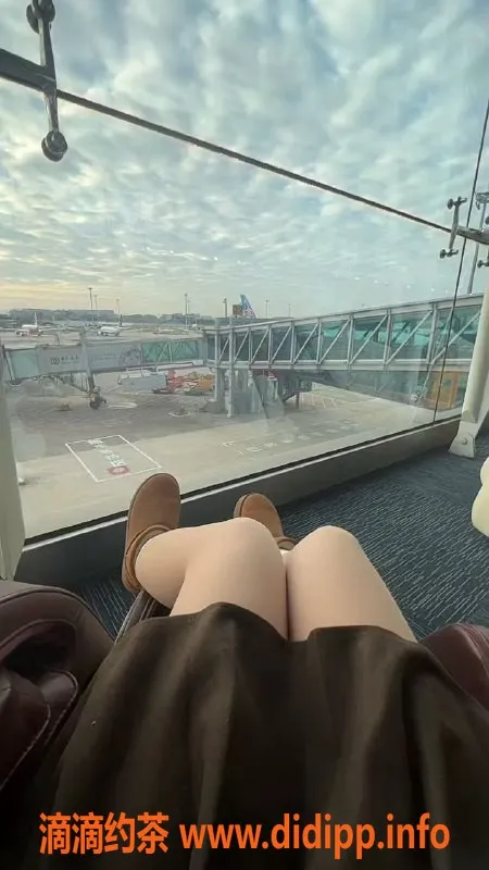 温州楼凤-温州哈基米，162/45/02-D，颜值系00后，40分钟仅需7米