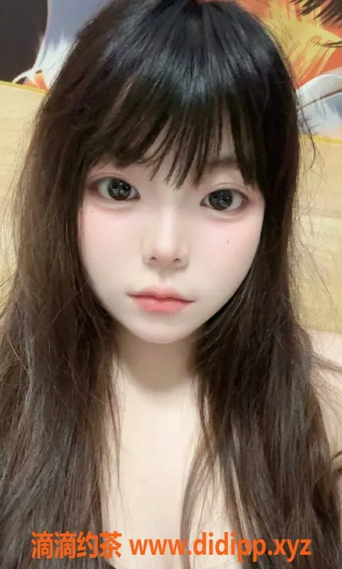 中山楼凤-东区18岁琳琳，36D胸围，700元起服务