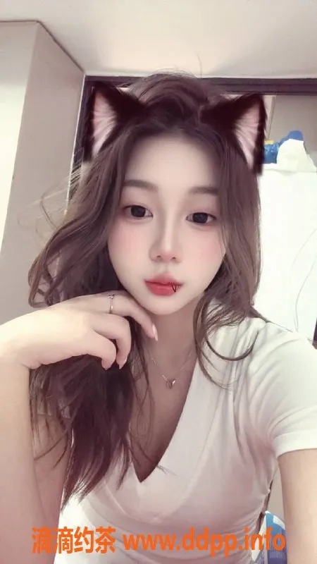 中山楼凤-小榄困困，20岁魅力B罩杯，700元起服务