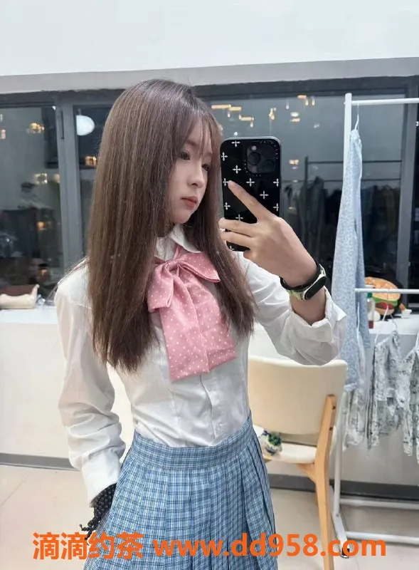 昆明楼凤-西山区艺名开心，价格700元起，亲胸服务