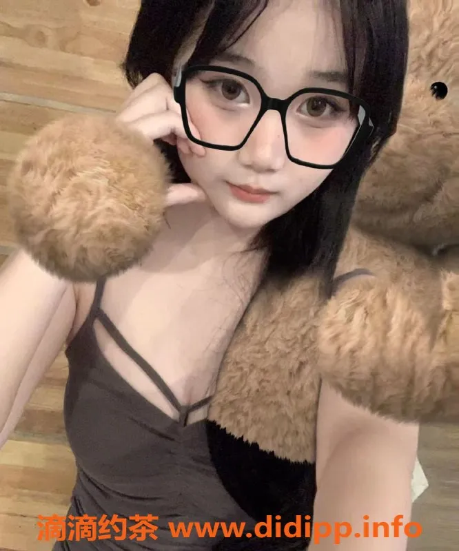 成都楼凤资源信息,成都小窄 16岁匀称美少女 500元包夜2400