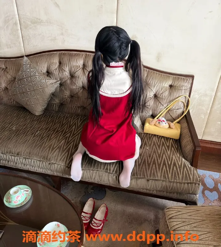 无锡楼凤-梁溪区萌白酱，身高162，价格1900元起