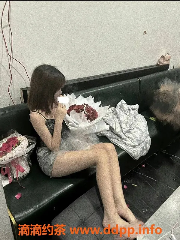 成都楼凤-成都荔枝，14岁小巧嫩妹，预约仅需630元