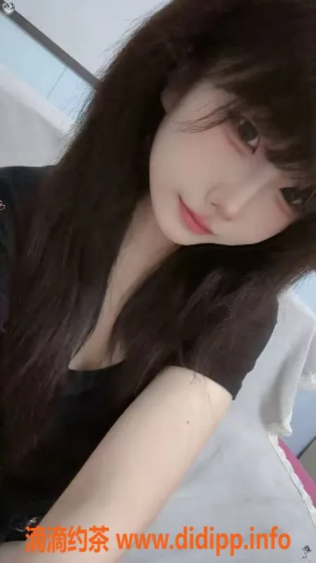 重庆楼凤-江北小怡，18岁甜美C杯，体重95斤