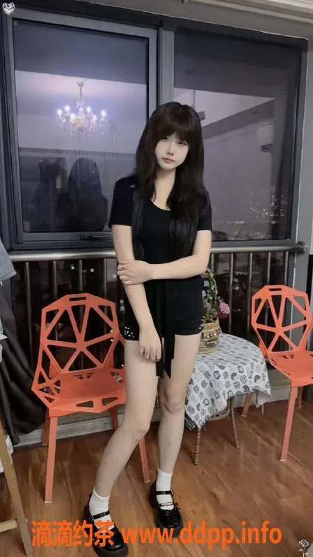 重庆楼凤-江北小怡，18岁甜美C杯，体重95斤