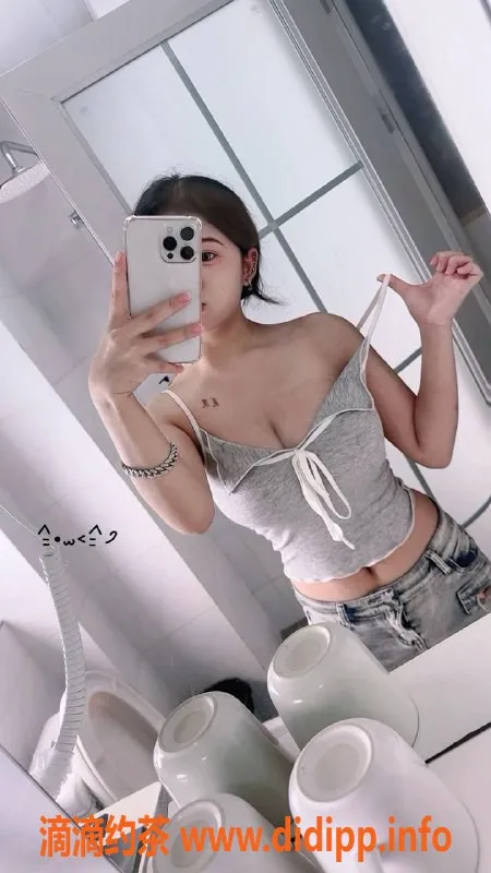 成都楼凤-武侯区萌妹小天，18岁童颜巨乳诱惑