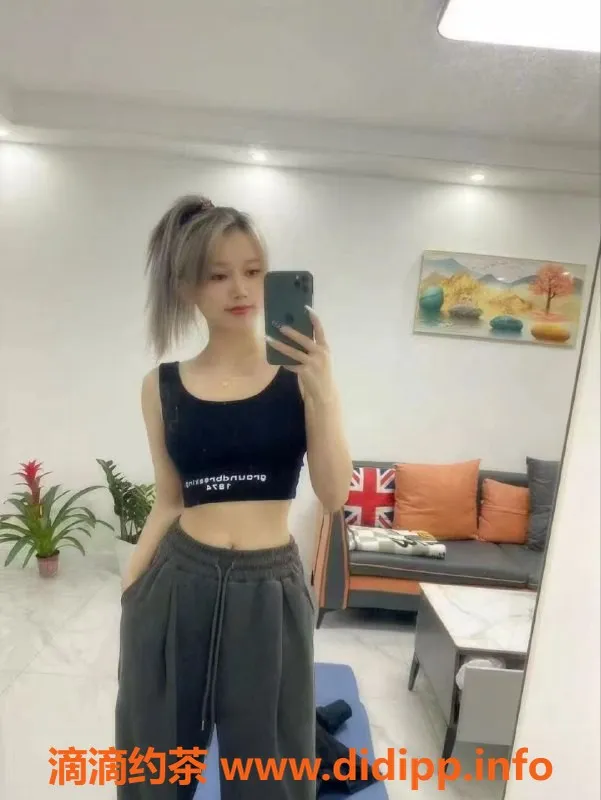 中山楼凤-中山三角快餐体验，2位美眉任君挑选