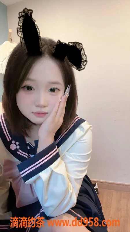 成都楼凤-成华区双飞车诗瑶，粉嫩萝莉C奶
