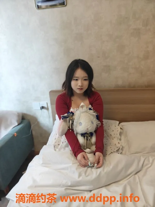 成都楼凤-成华区双飞车诗瑶，粉嫩萝莉C奶