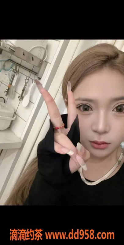 南通楼凤-崇川区拾玥，18岁165cm A胸，900元起服务