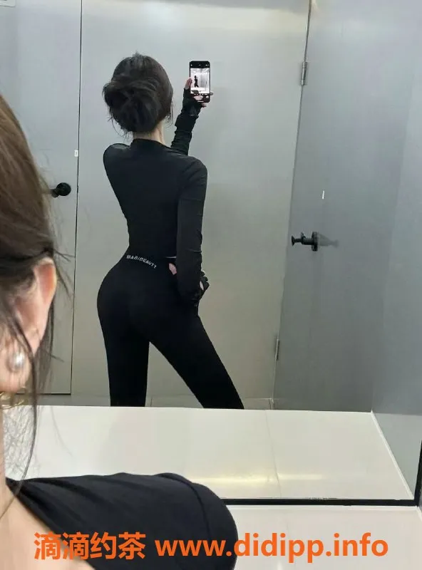 杭州楼凤-杭州拱墅区展展，颜值高身材好，21岁空姐服务