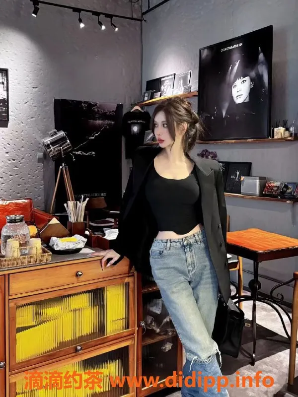 杭州楼凤-杭州拱墅区展展，颜值高身材好，21岁空姐服务