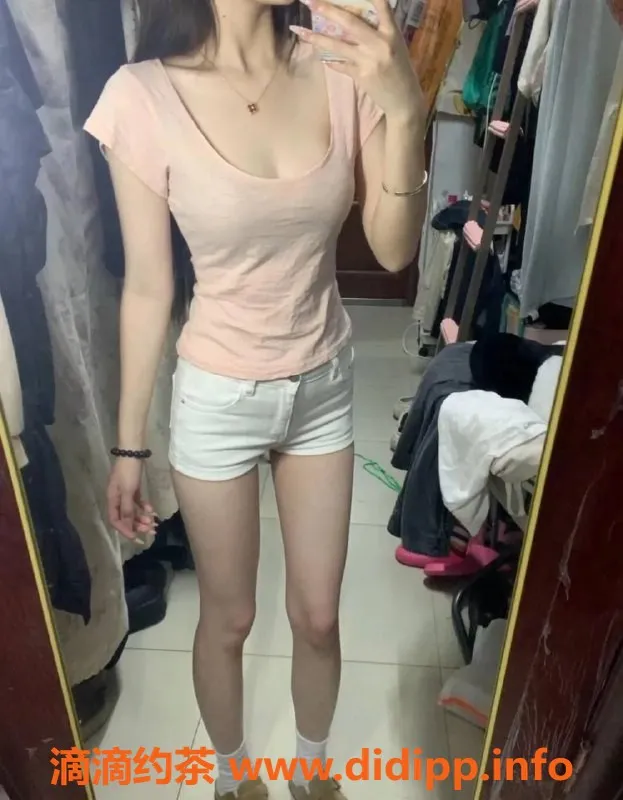 中山楼凤-中山古镇三位美女快餐350元洗吹做450元