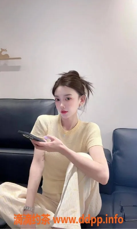 乌鲁木齐楼凤-174身高清纯网红御姐，甜美声音等你来约