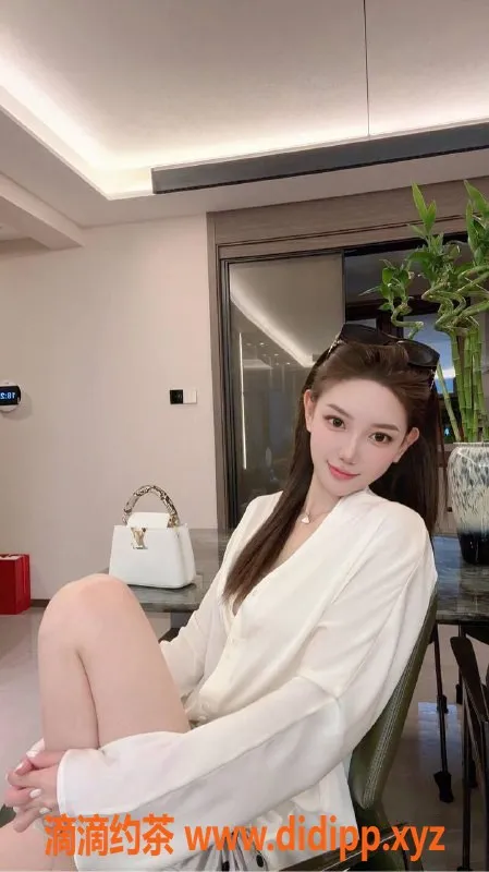 乌鲁木齐楼凤-174身高清纯网红御姐，甜美声音等你来约