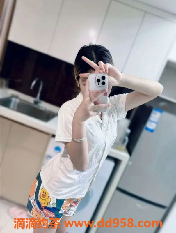 广州上门服务-广州天河18岁嫩妹苏苏，165cm，双飞可上门