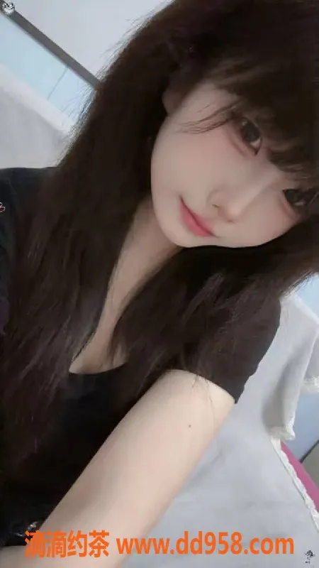 重庆楼凤-江北小怡 18岁 C罩杯 167高 95斤服务至2点