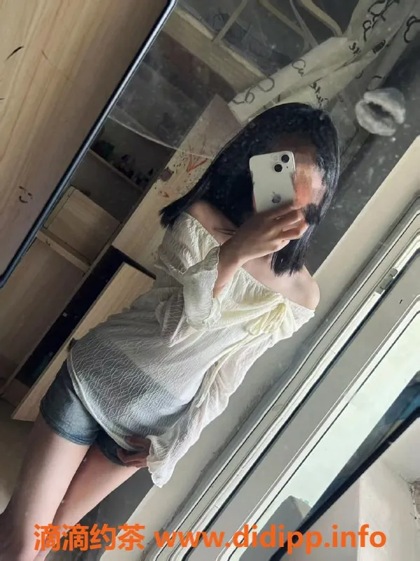 成都楼凤-成都丫丫16岁小巧妹，700元体验服务