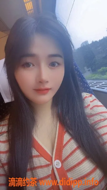 广州楼凤-白云梅花园新人馨馨，20岁天然大奶妹