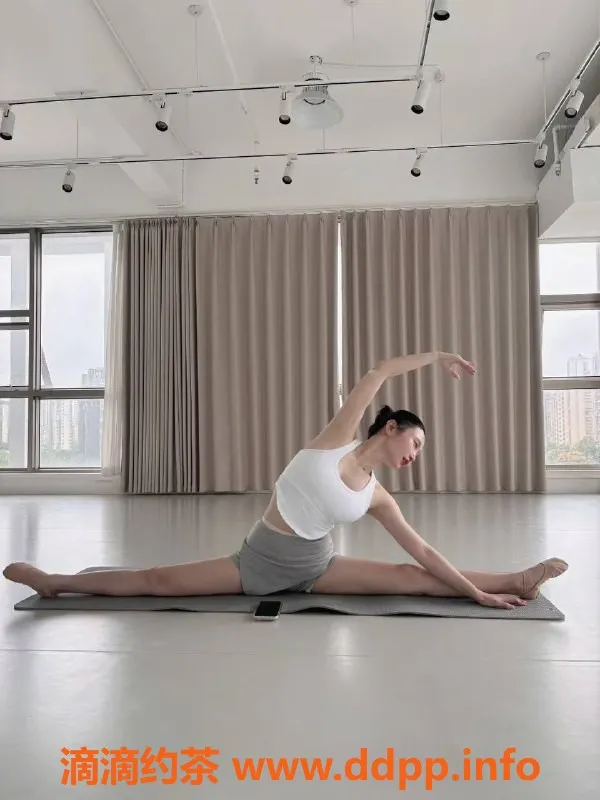 扬州楼凤资源信息,扬州邗江空姐柠初，清新甜美，尽享乐趣