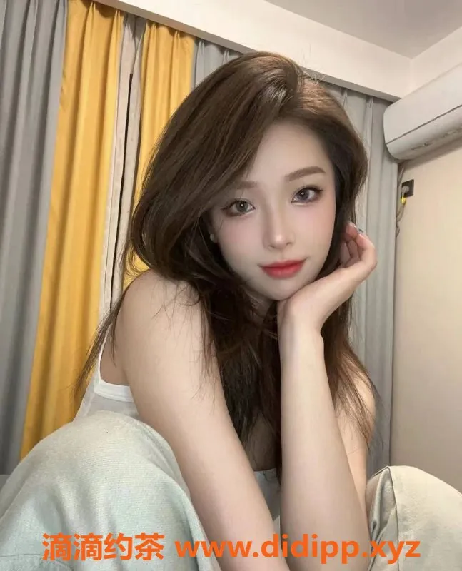 重庆楼凤-龙湖佰乐街思琪，21岁165cm，46kg，B罩杯等你来享受！