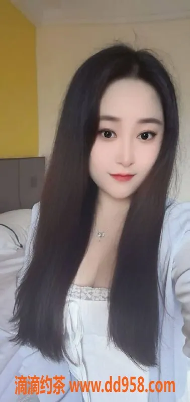 中山楼凤-江海四位00后妹子服务，洗吹做只需400元